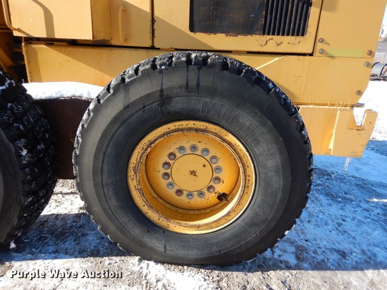 image for item DF8320 2000 John Deere 772CH  motor grader