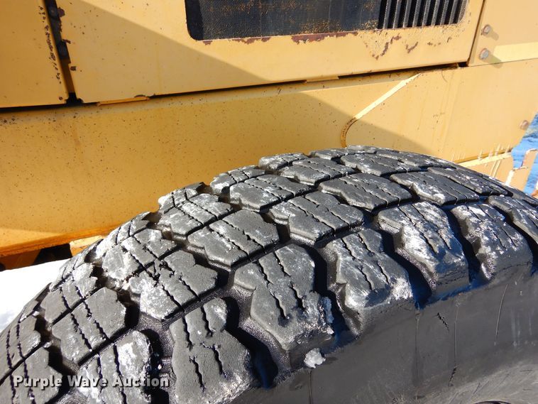 image for item DF8320 2000 John Deere 772CH  motor grader