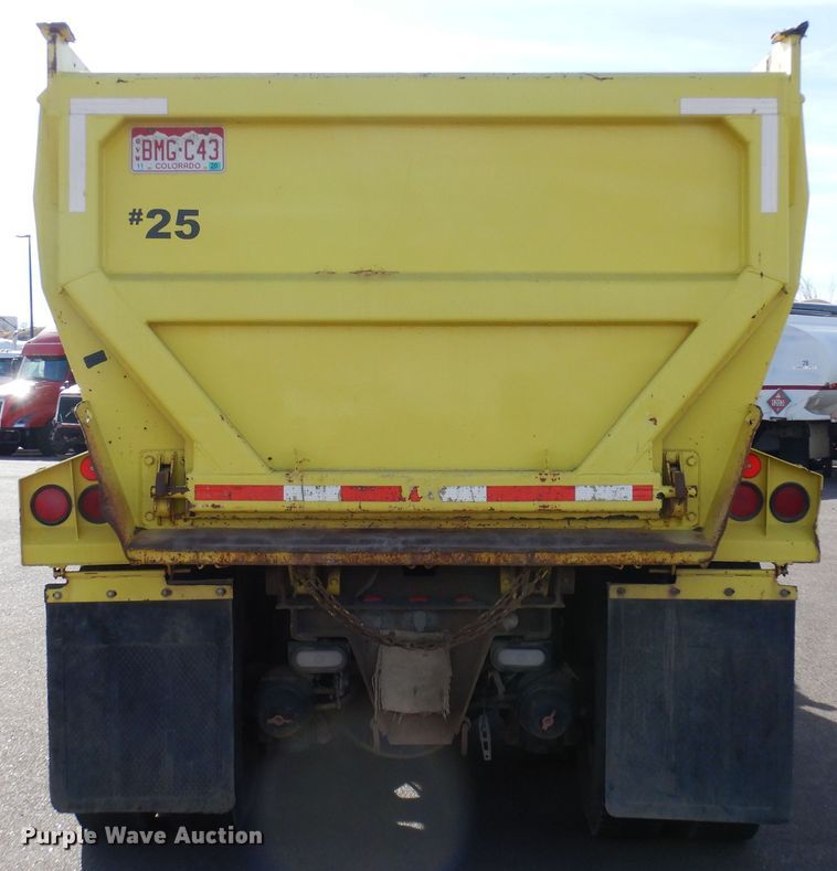 image for item DF8326 2007 International 7600  dump truck