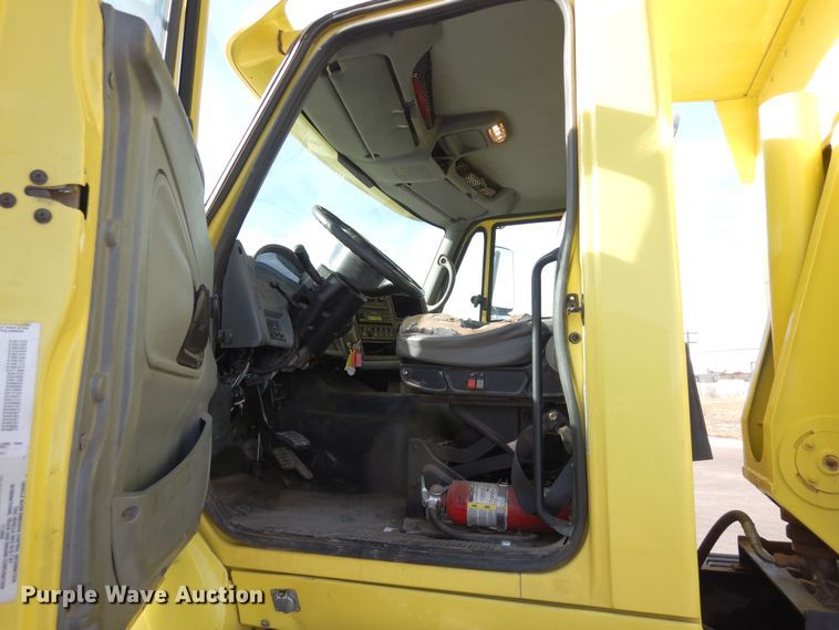 image for item DF8326 2007 International 7600  dump truck