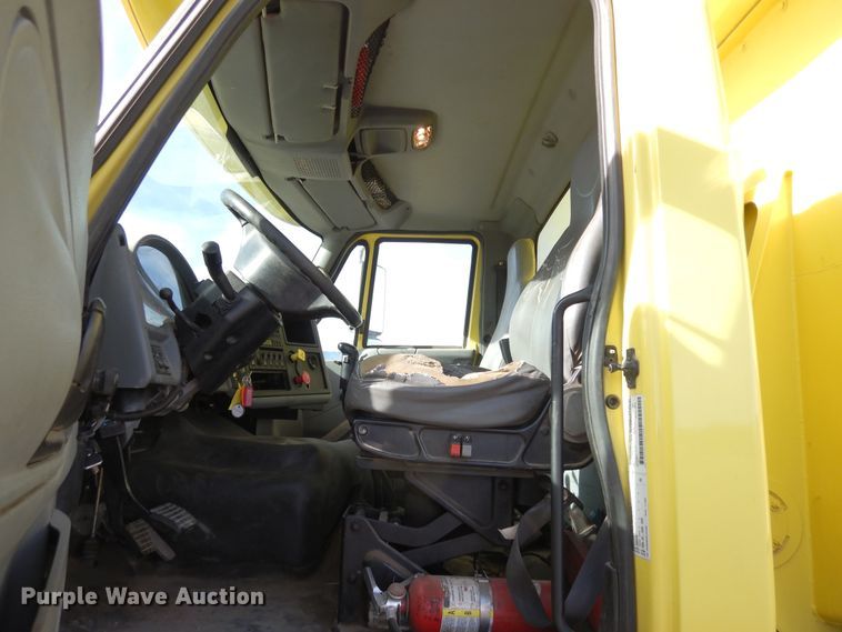 image for item DF8326 2007 International 7600  dump truck