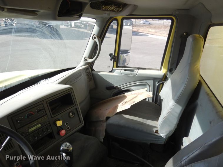 image for item DF8326 2007 International 7600  dump truck