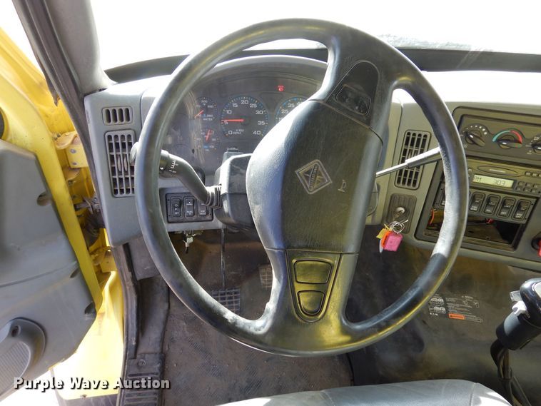 image for item DF8326 2007 International 7600  dump truck