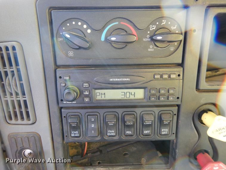 image for item DF8326 2007 International 7600  dump truck