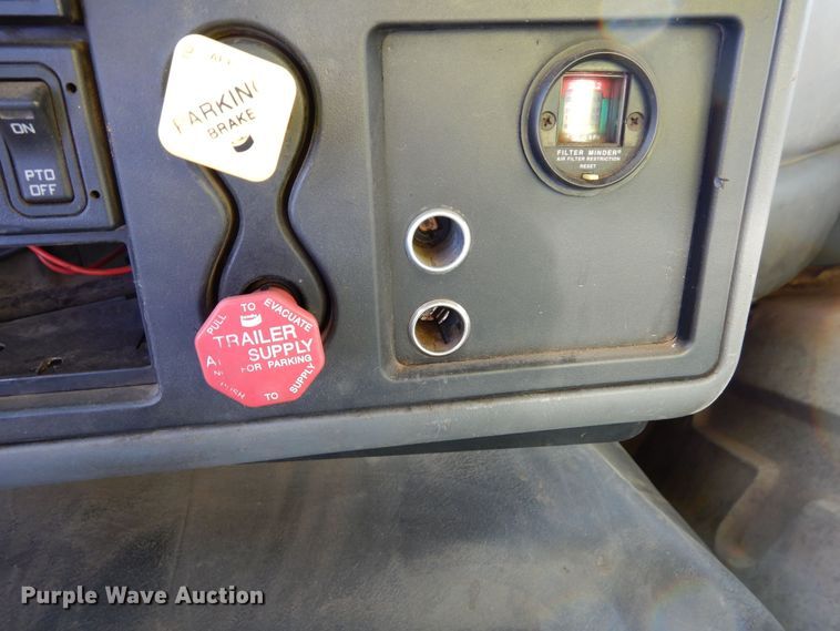 image for item DF8326 2007 International 7600  dump truck