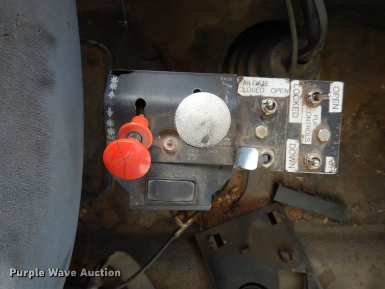 image for item DF8326 2007 International 7600  dump truck