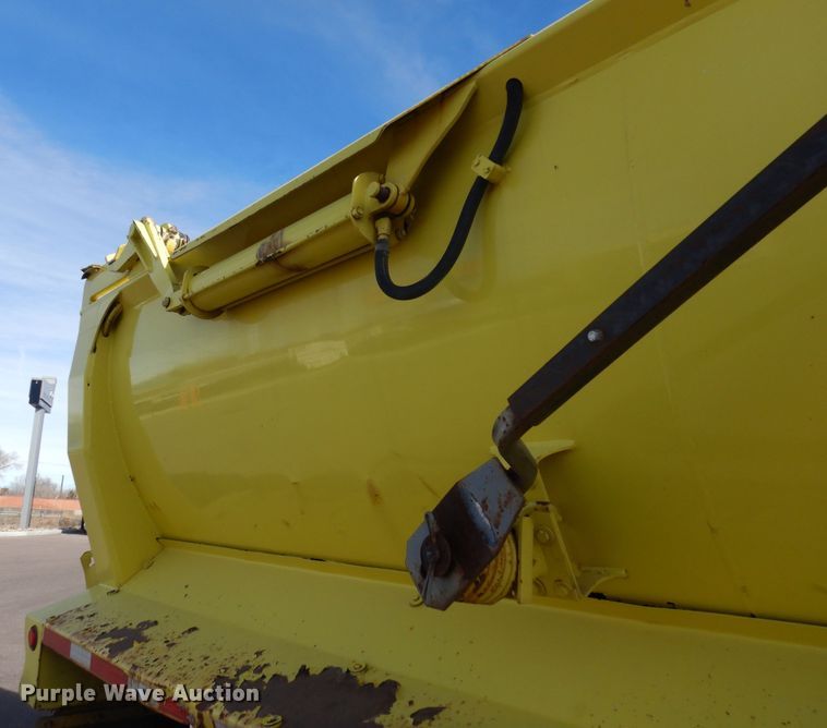 image for item DF8326 2007 International 7600  dump truck