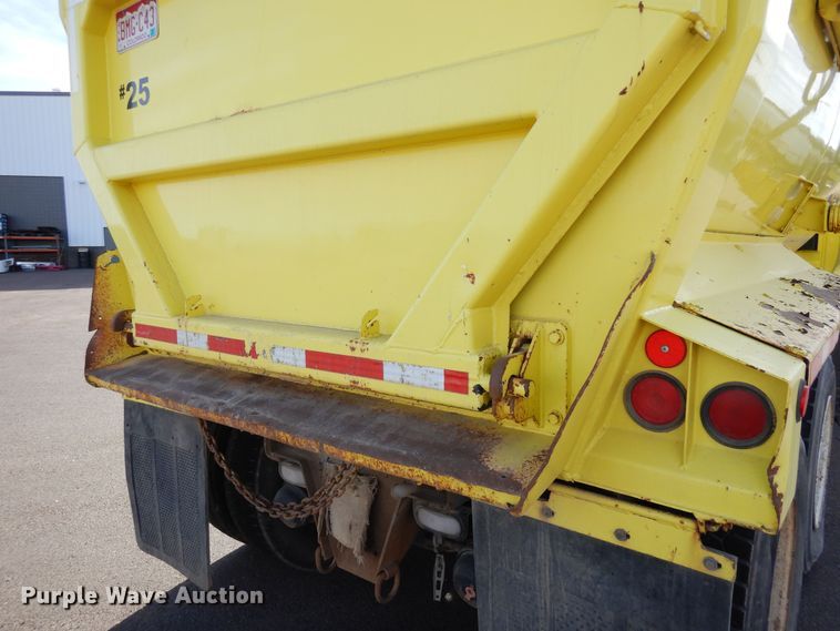 image for item DF8326 2007 International 7600  dump truck