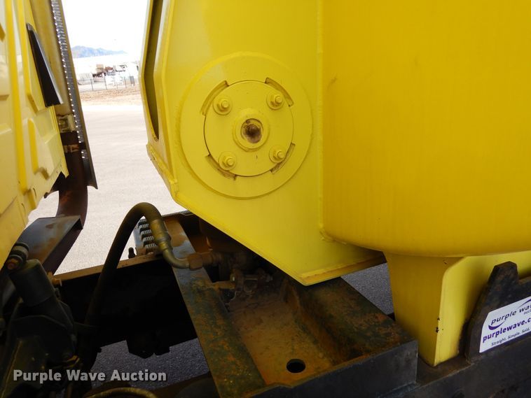 image for item DF8326 2007 International 7600  dump truck