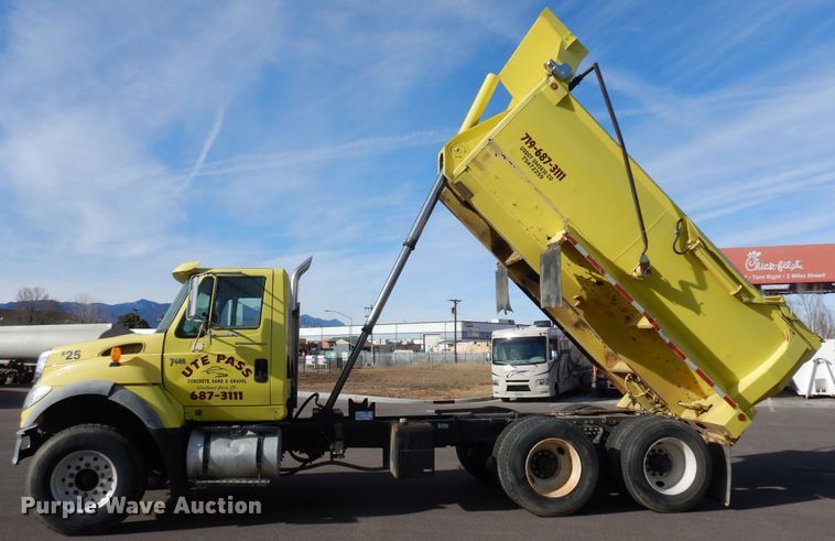 image for item DF8326 2007 International 7600  dump truck