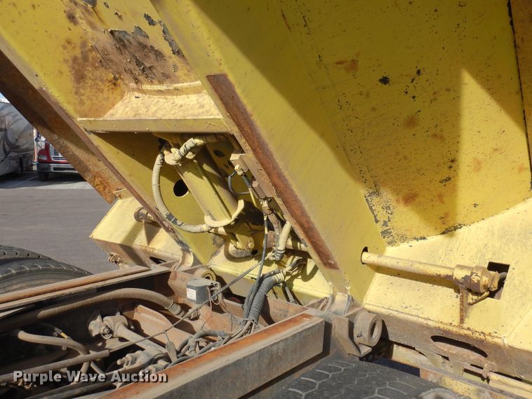 image for item DF8326 2007 International 7600  dump truck