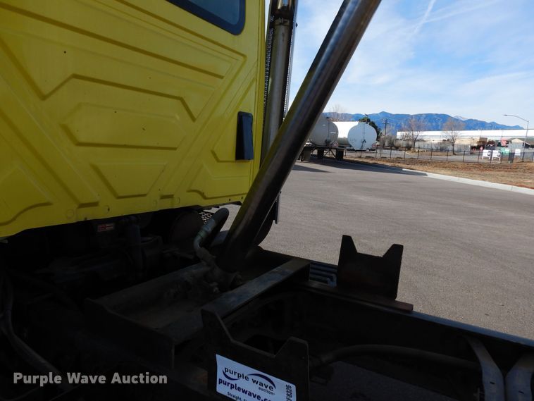 image for item DF8326 2007 International 7600  dump truck