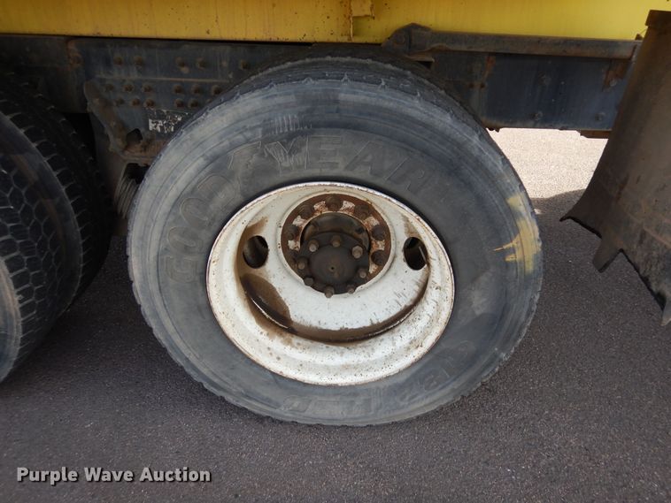 image for item DF8326 2007 International 7600  dump truck