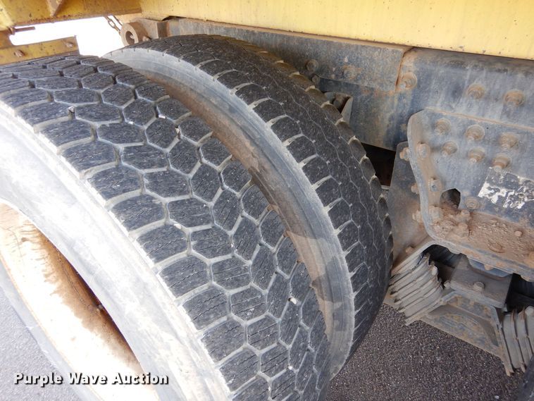 image for item DF8326 2007 International 7600  dump truck