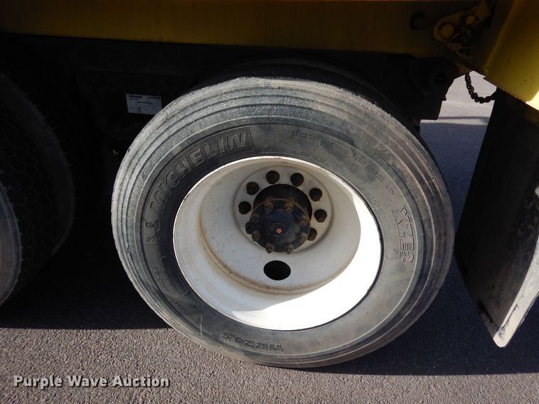 image for item DF8326 2007 International 7600  dump truck