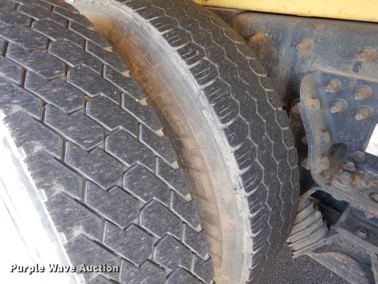 image for item DF8326 2007 International 7600  dump truck