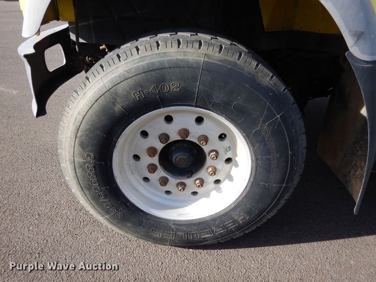 image for item DF8326 2007 International 7600  dump truck