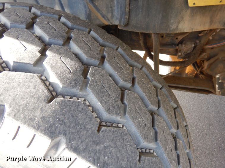 image for item DF8326 2007 International 7600  dump truck