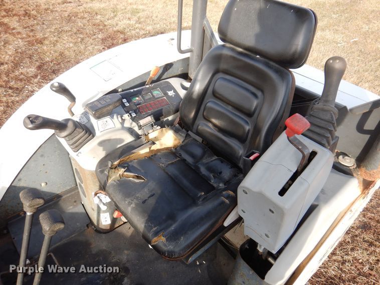 image for item DK2093 2004 Bobcat 334  mini excavator