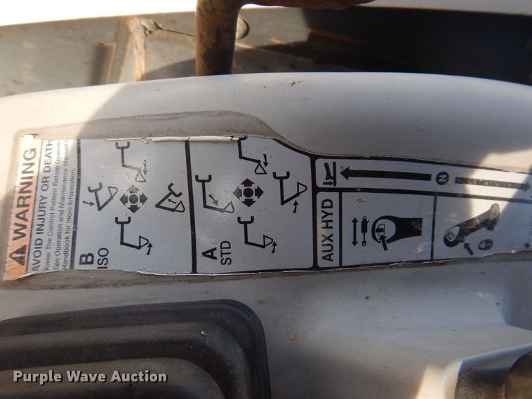 image for item DK2093 2004 Bobcat 334  mini excavator
