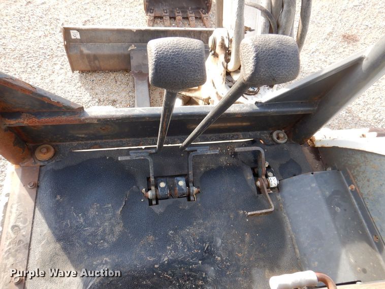 image for item DK2093 2004 Bobcat 334  mini excavator