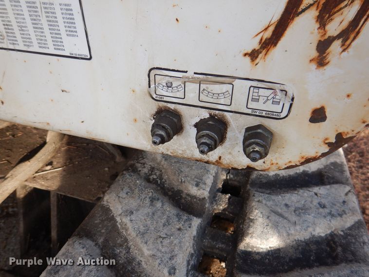 image for item DK2093 2004 Bobcat 334  mini excavator