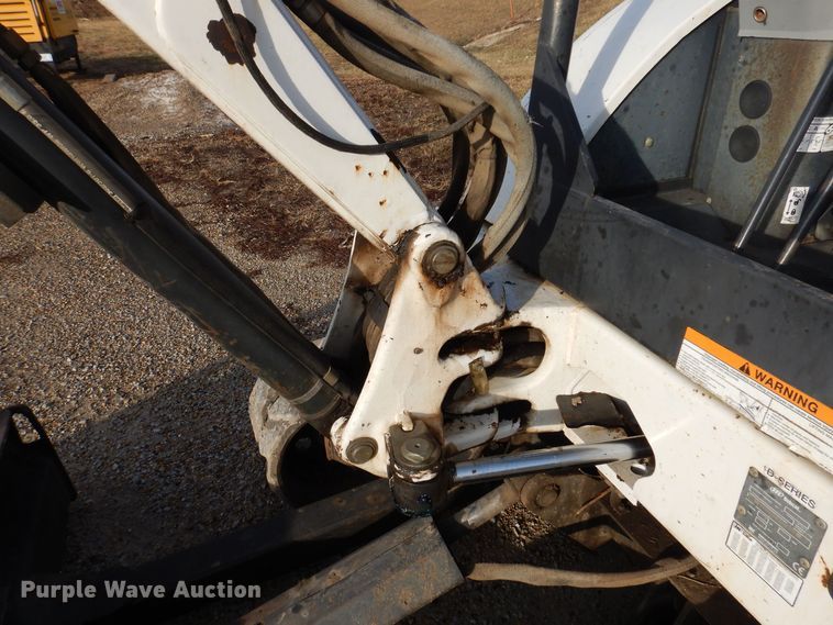 image for item DK2093 2004 Bobcat 334  mini excavator