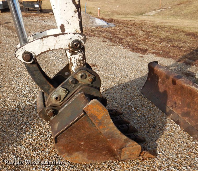 image for item DK2093 2004 Bobcat 334  mini excavator