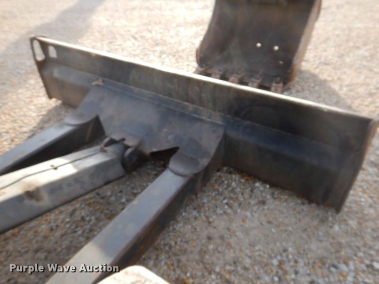 image for item DK2093 2004 Bobcat 334  mini excavator