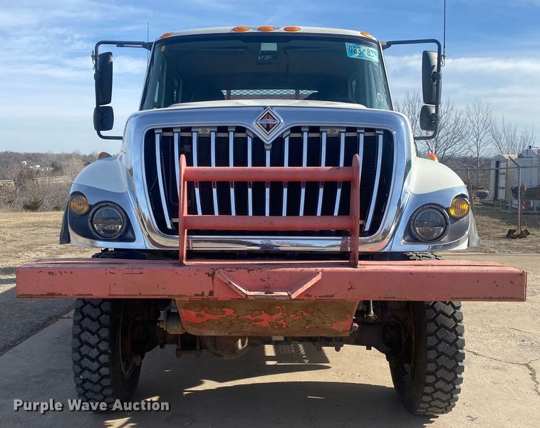 image for item DN8147 2010 International 7000  flatbed truck