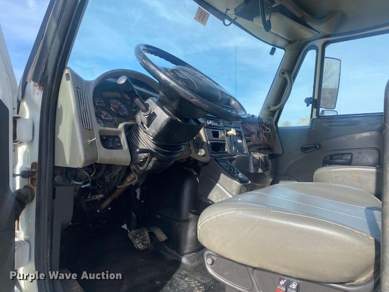 image for item DN8147 2010 International 7000  flatbed truck