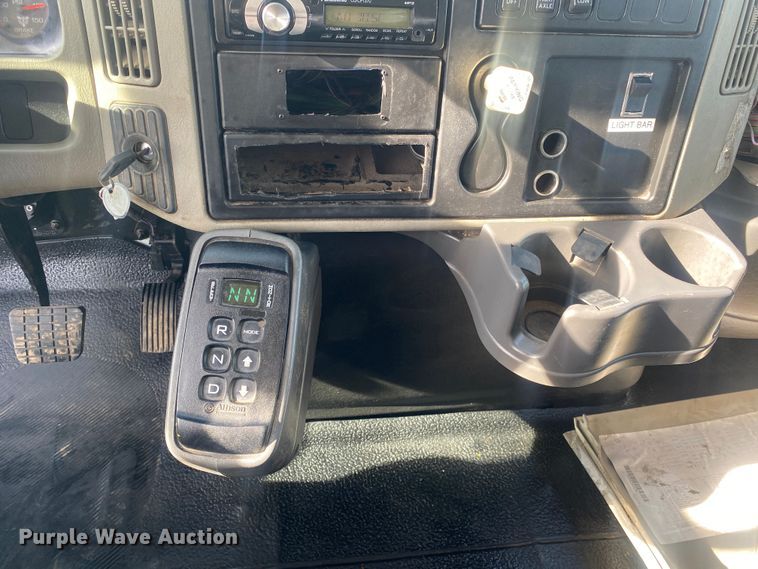 image for item DN8147 2010 International 7000  flatbed truck