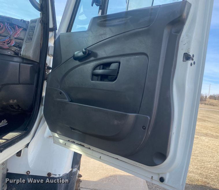 image for item DN8147 2010 International 7000  flatbed truck