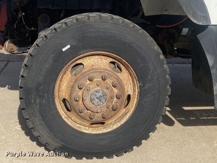 image for item DN8147 2010 International 7000  flatbed truck