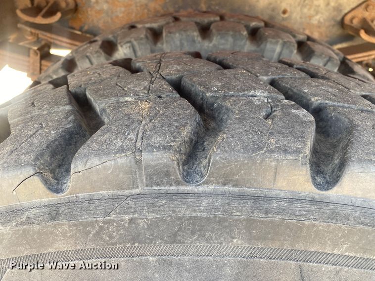 image for item DN8147 2010 International 7000  flatbed truck