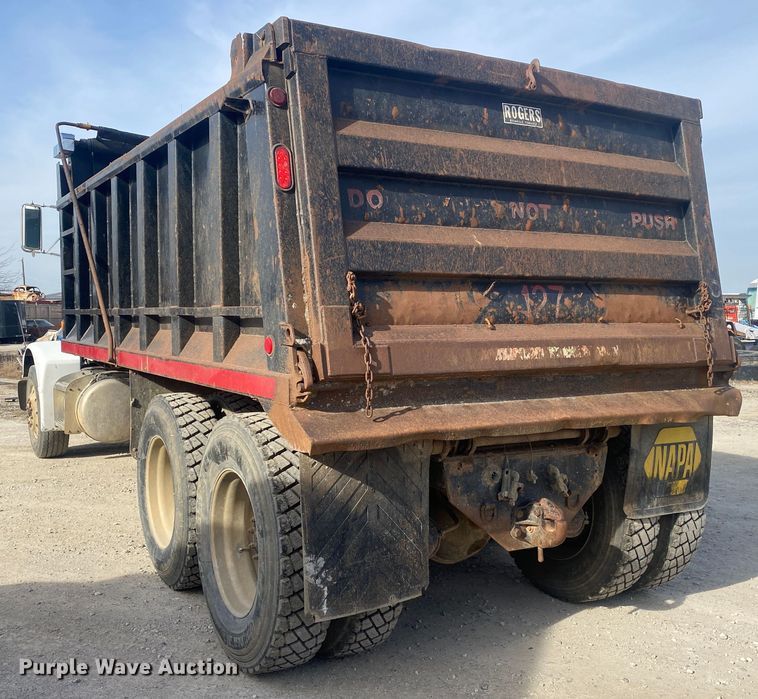 image for item DN8148 1990 Peterbilt 375  dump truck