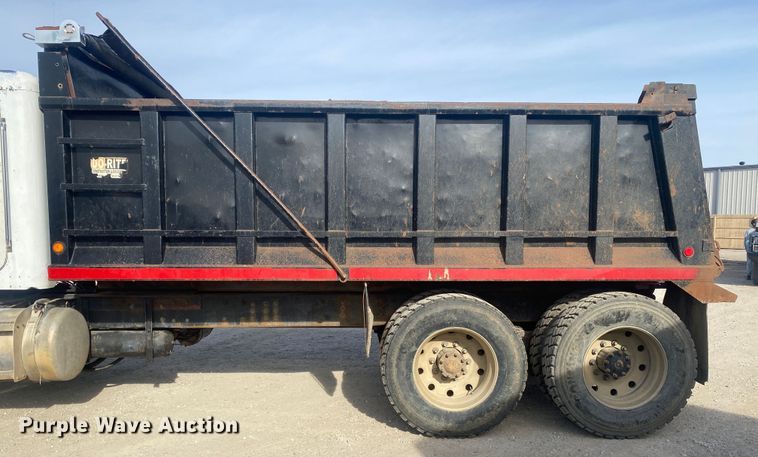 image for item DN8148 1990 Peterbilt 375  dump truck
