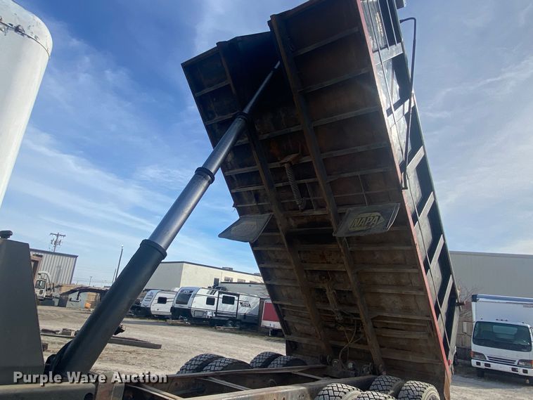 image for item DN8148 1990 Peterbilt 375  dump truck