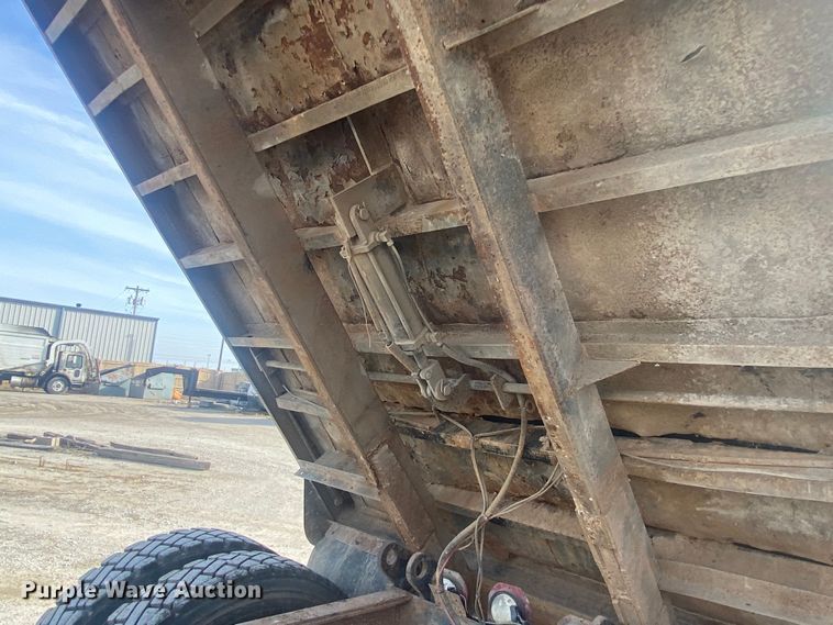 image for item DN8148 1990 Peterbilt 375  dump truck