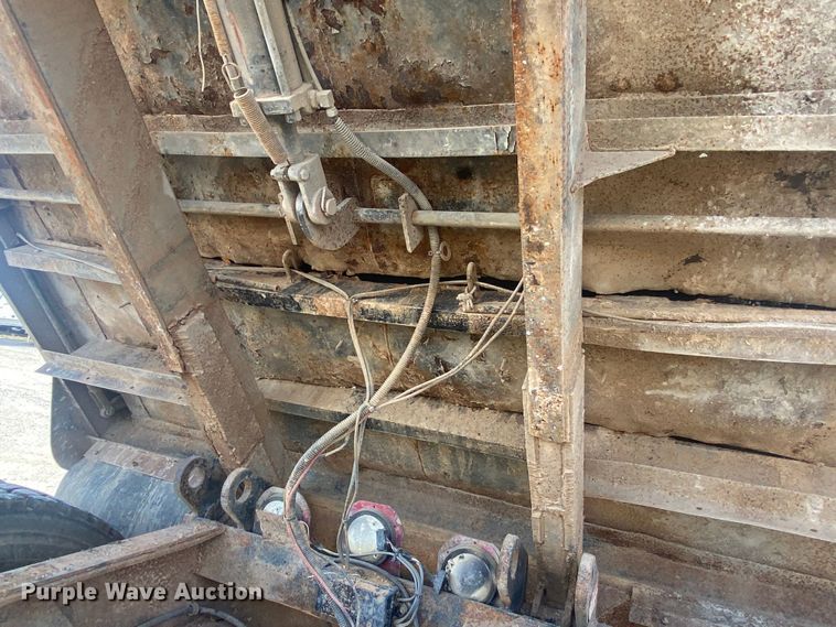 image for item DN8148 1990 Peterbilt 375  dump truck