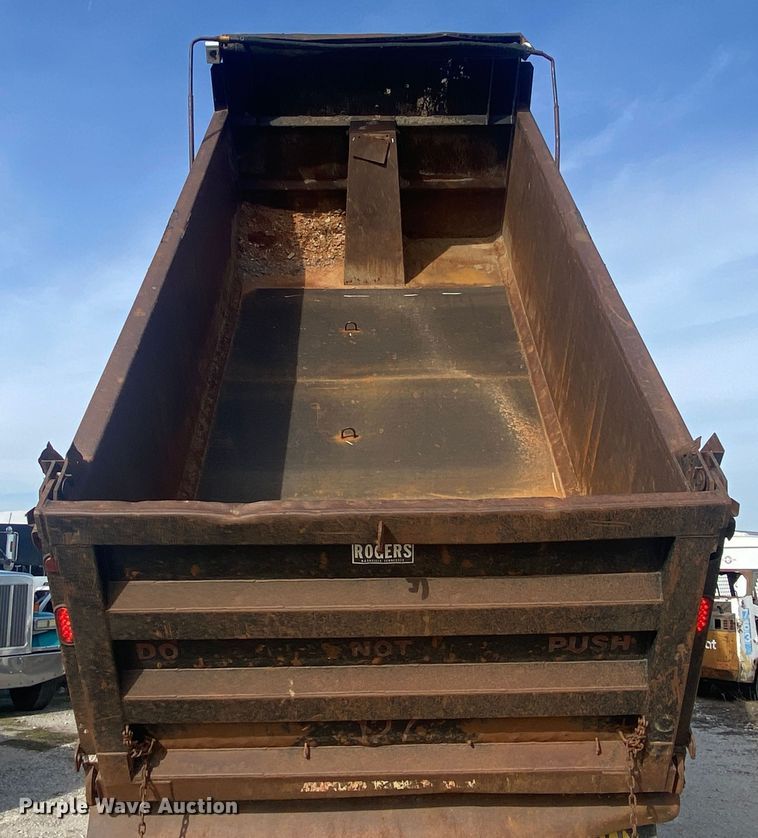 image for item DN8148 1990 Peterbilt 375  dump truck