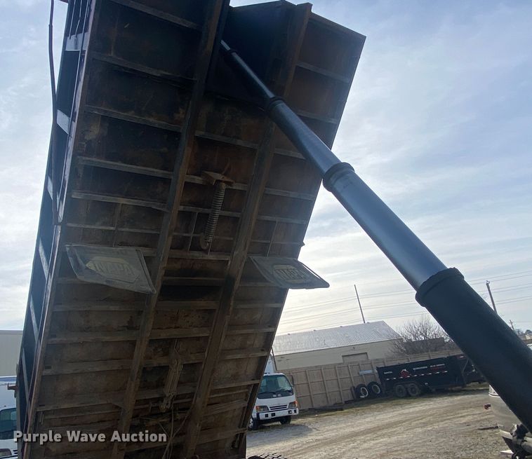 image for item DN8148 1990 Peterbilt 375  dump truck