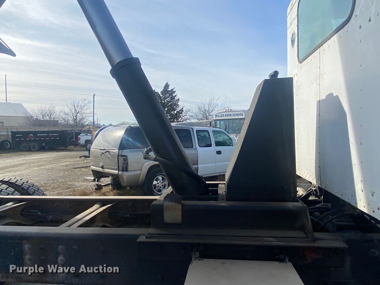 image for item DN8148 1990 Peterbilt 375  dump truck