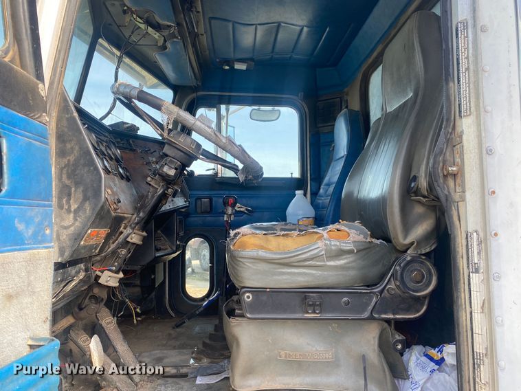 image for item DN8148 1990 Peterbilt 375  dump truck