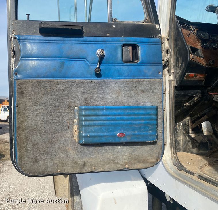 image for item DN8148 1990 Peterbilt 375  dump truck