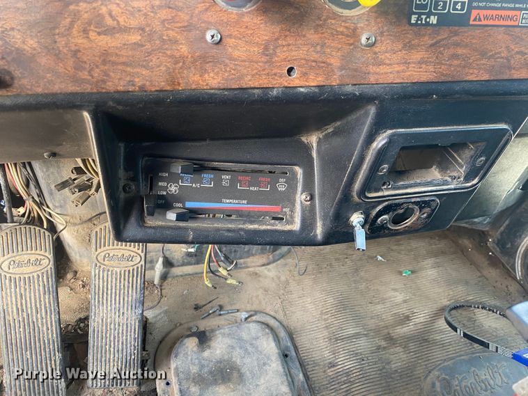 image for item DN8148 1990 Peterbilt 375  dump truck