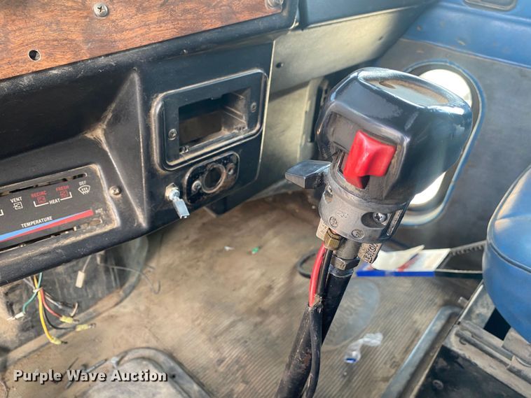 image for item DN8148 1990 Peterbilt 375  dump truck