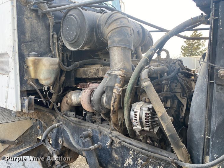 image for item DN8148 1990 Peterbilt 375  dump truck