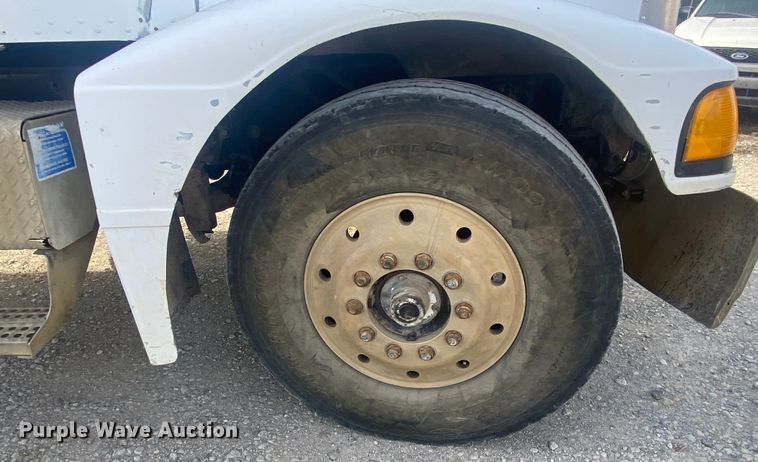 image for item DN8148 1990 Peterbilt 375  dump truck