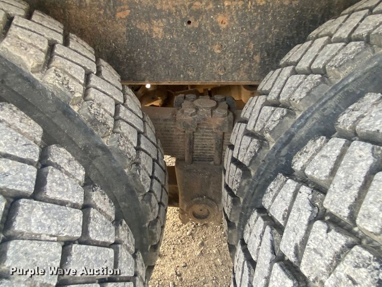 image for item DN8148 1990 Peterbilt 375  dump truck